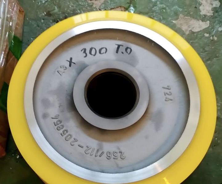 300 - 100 мм Грузовое колесо для вилочных погрузчиков, ричтраков, штабелеров BT 163111 - Видео 1